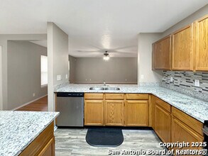 6883 Crested Quail in San Antonio, TX - Building Photo - Building Photo