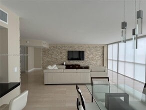 16425 Collins Ave in Sunny Isles Beach, FL - Building Photo - Building Photo