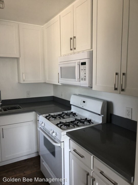 8319 S Broadway in Los Angeles, CA - Building Photo