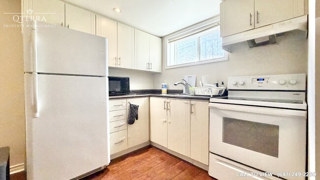 1727 Pharmacy Av in Toronto, ON - Building Photo - Building Photo