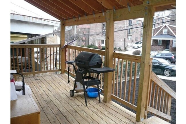 154 Robinson St in Pittsburgh, PA - Foto de edificio - Building Photo