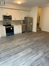 3550 Colonial Dr in Mississauga, ON - Building Photo - Building Photo