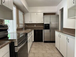 523 Ramona Ln in Orlando, FL - Foto de edificio - Building Photo