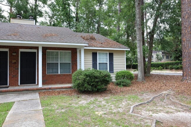 property at 1 Wooddale Dr