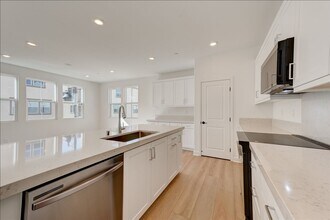 1202 Mountain Laurel Rd in San Marcos, CA - Foto de edificio - Building Photo