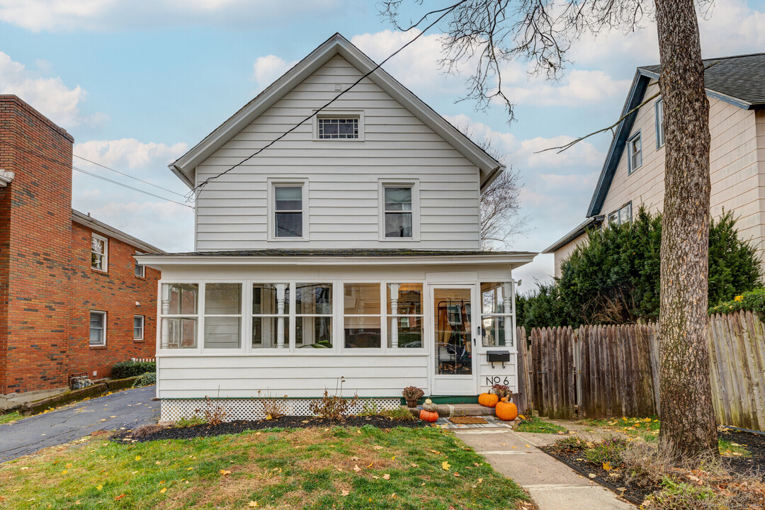 6 Johnson St in Middletown, CT - Building Photo