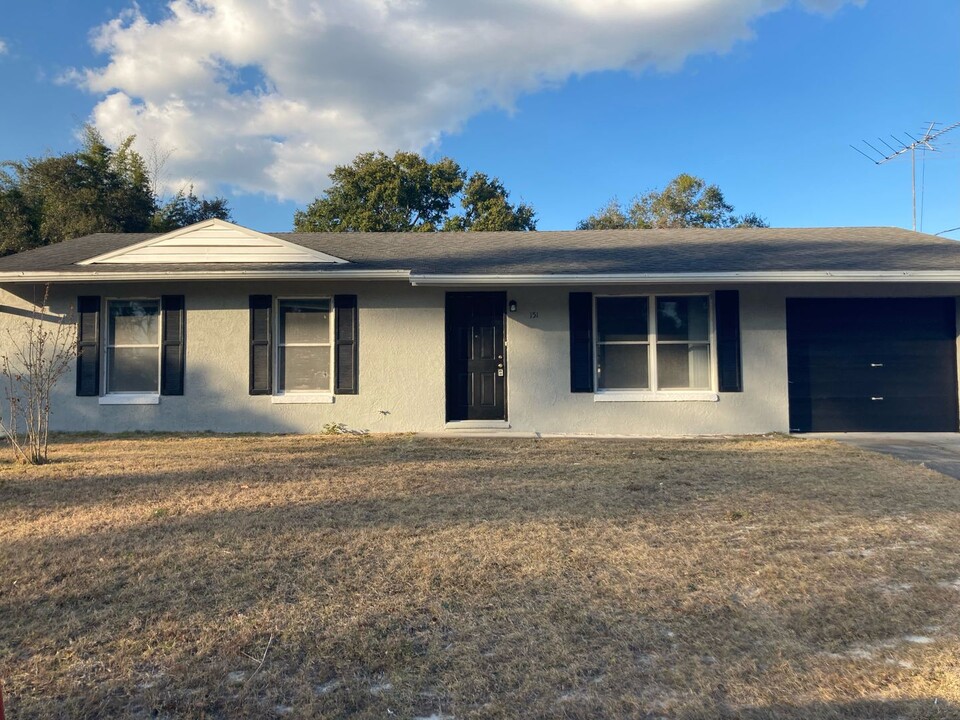 151 E Gardenia Dr in Orange City, FL - Building Photo