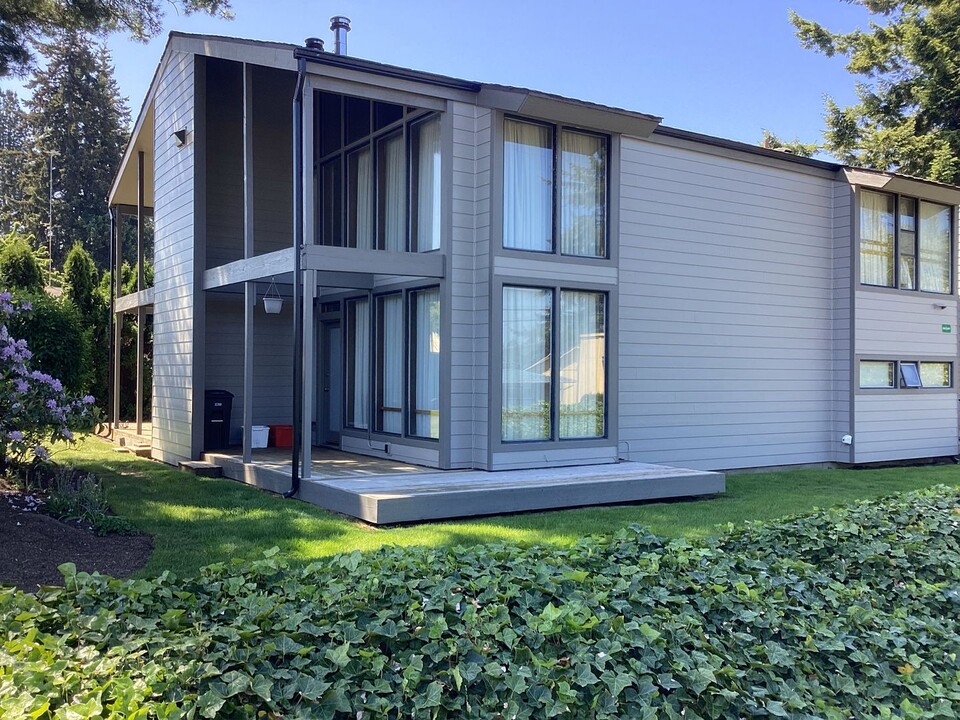 1304 63rd St SE in Everett, WA - Building Photo