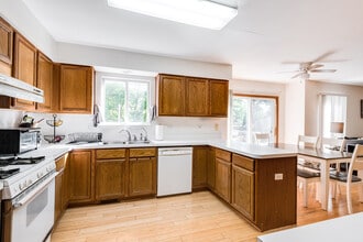 2844 Skylane Dr in Naperville, IL - Building Photo - Building Photo