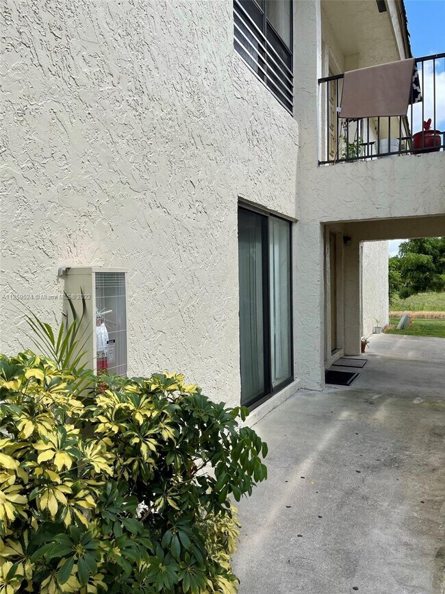 11150 Royal Palm Blvd-Unit -3-12 in Coral Springs, FL - Building Photo - Building Photo