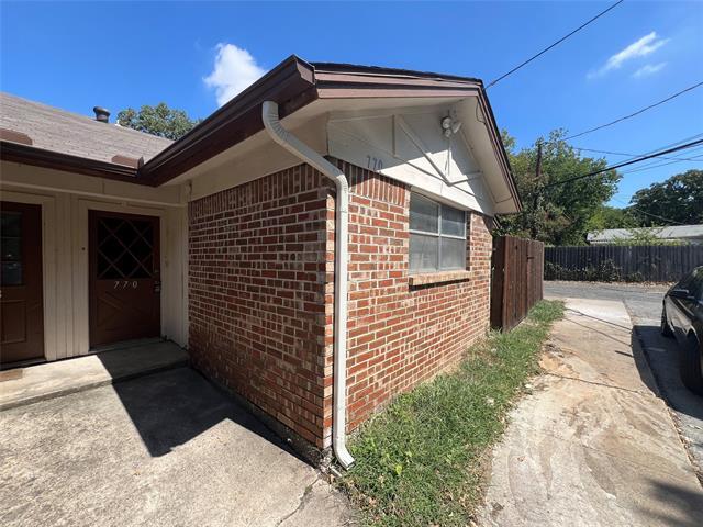 770 E Pecan St in Hurst, TX - Building Photo