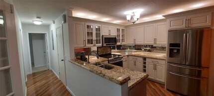 4967 SW 32nd Ave in Fort Lauderdale, FL - Foto de edificio - Building Photo