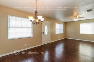 2136 Mary Sue St, Unit 14-302 in Largo, FL - Building Photo - Building Photo