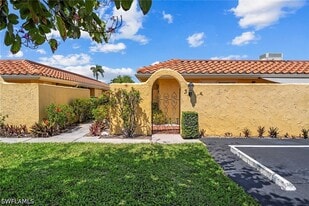 131 Teryl Rd in Naples, FL - Building Photo