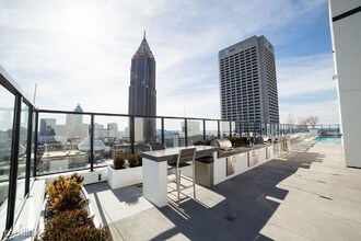 300 Peachtree St in Atlanta, GA - Building Photo - Building Photo