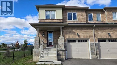 11 Armes St in Hamilton, ON - Building Photo - Building Photo