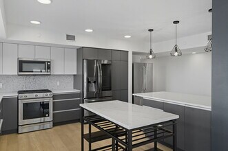 85 Willow Ct, Unit 501 in Boston, MA - Foto de edificio - Building Photo