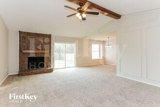 6505 Pilgrim Ln in Arlington, TX - Foto de edificio - Building Photo