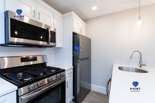 220 Havre St, Unit B in Boston, MA - Foto de edificio - Building Photo