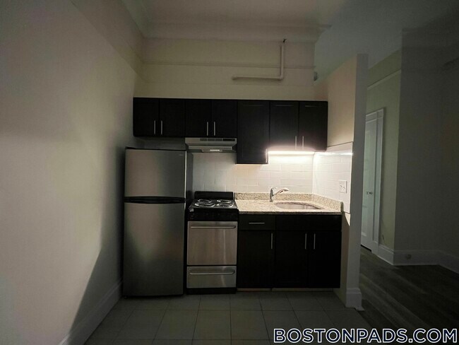 62 Boylston St, Unit 224 in Boston, MA - Building Photo - Building Photo