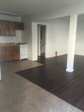 545 W Doran St, Unit D in Glendale, CA - Foto de edificio - Building Photo