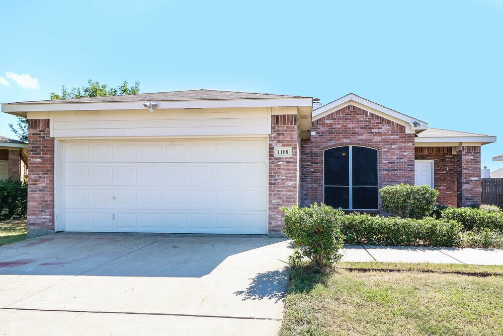 1108 McKavett Dr in Fort Worth, TX - Building Photo