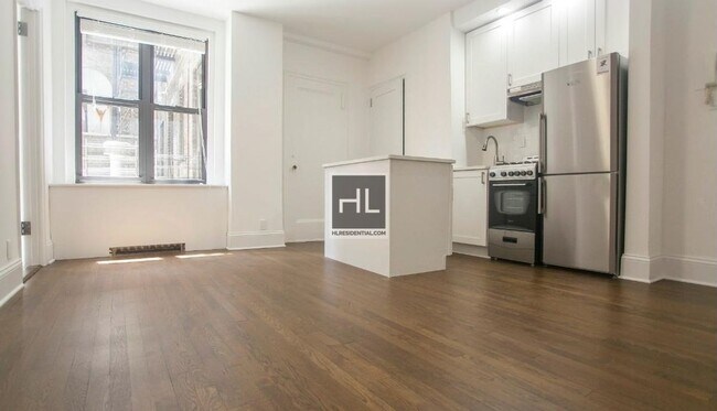 NO FEE Studio in Midtown East! Won't Stay