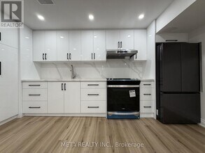 27 Belay Bnd in East Gwillimbury, ON - Building Photo - Building Photo