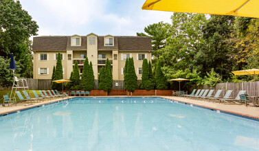 Foxchase Apartments in Alexandria, VA - Foto de edificio - Building Photo