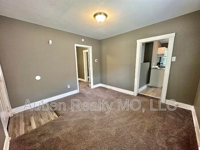 2905 E 61st St in Kansas City, MO - Building Photo - Building Photo