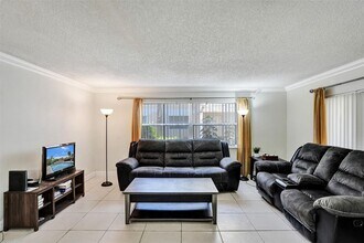 12215 Royal Palm Blvd in Coral Springs, FL - Building Photo - Building Photo