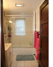 54 Hobson St, Unit 1 in Boston, MA - Foto de edificio - Building Photo