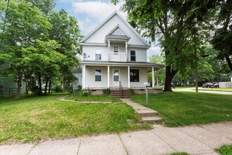 820 10th St E in Menomonie, WI - Building Photo - Building Photo