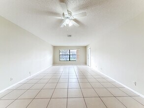 9780 Pecan Tree Dr in Boynton Beach, FL - Building Photo - Building Photo