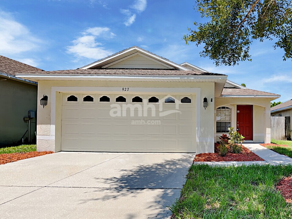 927 Windton Oak Dr in Ruskin, FL - Building Photo