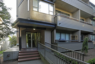 8771 Granville St in Vancouver, BC - Building Photo - Building Photo