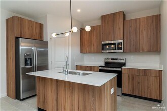 15 Duke Ave in McAllen, TX - Building Photo - Building Photo