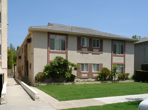 404 N Palm Dr in Beverly Hills, CA - Building Photo - Building Photo