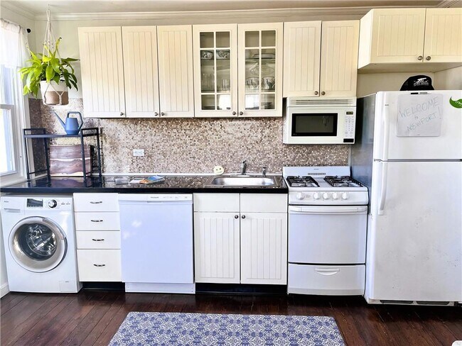 11 Hammond St-Unit -3 in Newport, RI - Building Photo - Building Photo