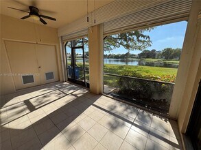 573 Racquet Club Rd in Weston, FL - Building Photo - Building Photo