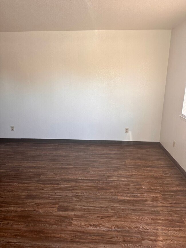 505 E Hawkeye Ave in Turlock, CA - Building Photo - Building Photo