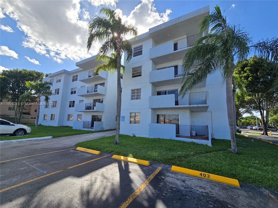 1221 SW 122nd Ave in Miami, FL - Building Photo