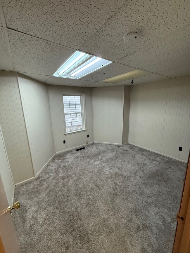 412 Lafayette St, Unit Lower in Jamestown, NY - Foto de edificio - Building Photo