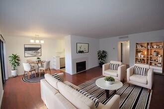 15128 Burbank Blvd in Los Angeles, CA - Building Photo - Building Photo