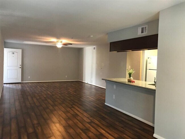 5333 Richmond Ave. photo'