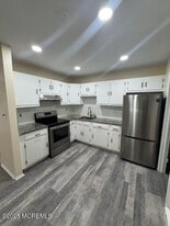 136 Amberly Dr in Englishtown, NJ - Building Photo