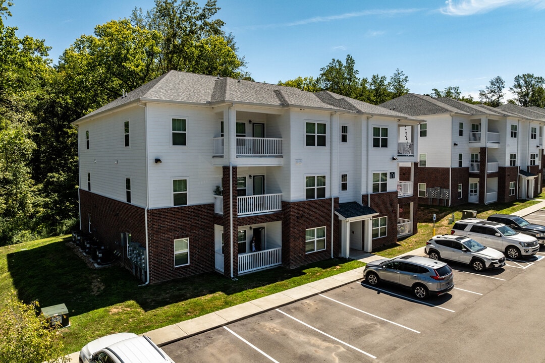 East Forest Park in Dickson, TN - Foto de edificio