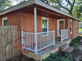 990 N McCart St in Stephenville, TX - Building Photo