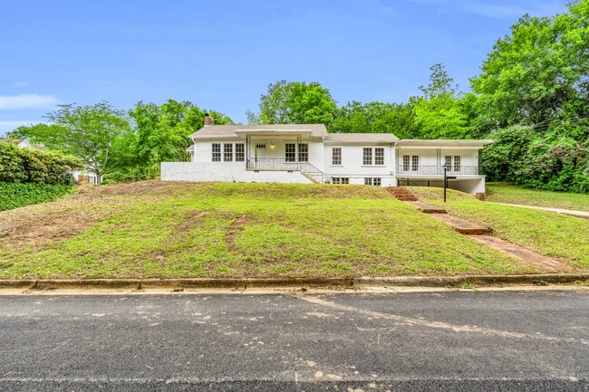 property at 905 8th Ave N