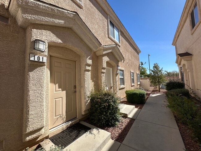 9312 Straw Hays St in Las Vegas, NV - Building Photo - Building Photo